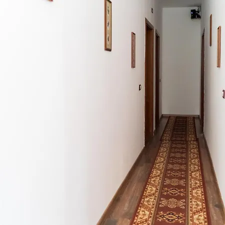 Juri Garden בית הארחה