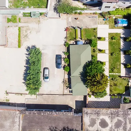 Pensionat Juri Garden 4*