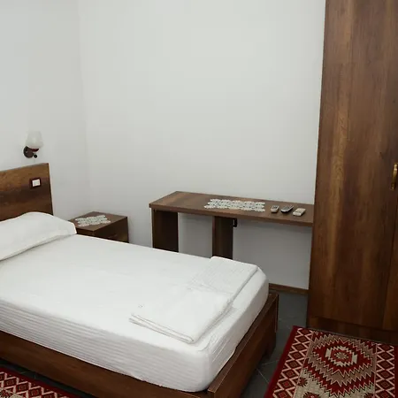 Juri Garden בית הארחה בראט