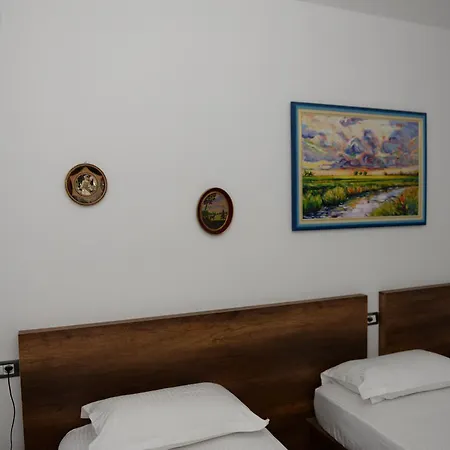 Guest house Juri Garden 4*