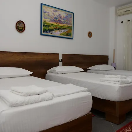 Guest house Juri Garden 4*