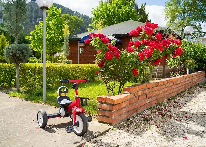 Juri Garden Pensionat Berat