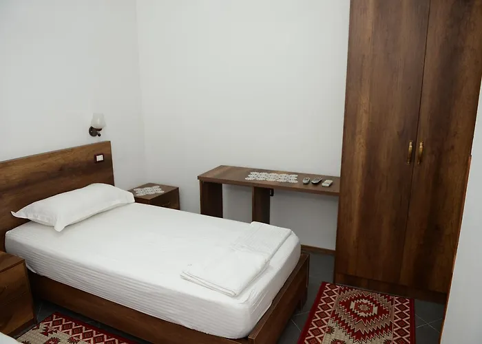 Juri Garden Pensionat Berat